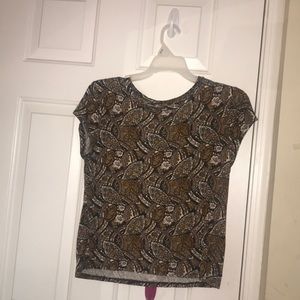 Short sleeved crop top patterned shirt